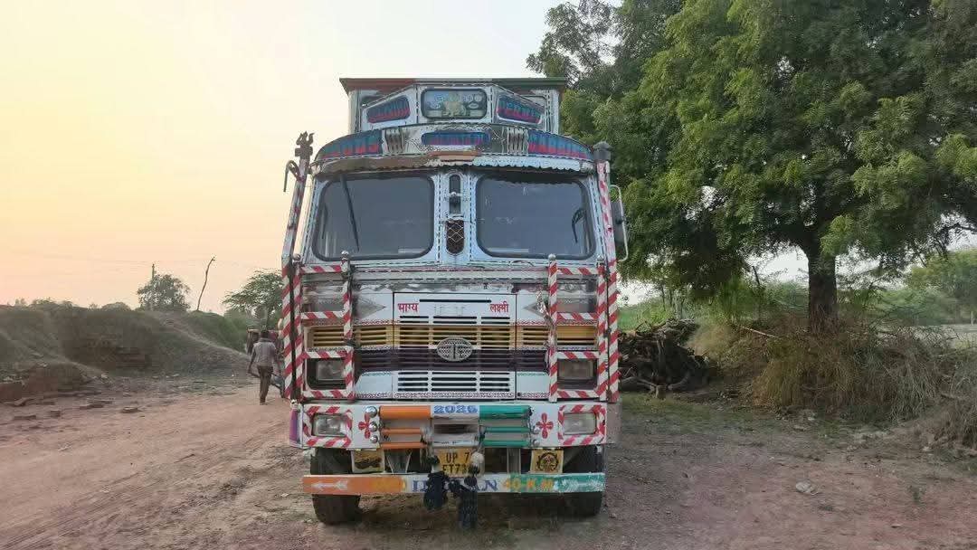 Force Traveller — Indore