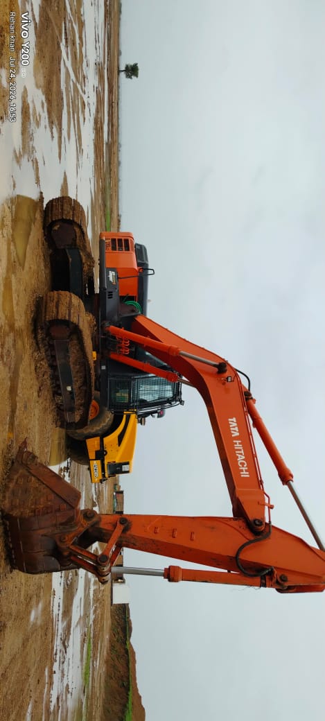 Hitachi EX210-5 — Maharashtra