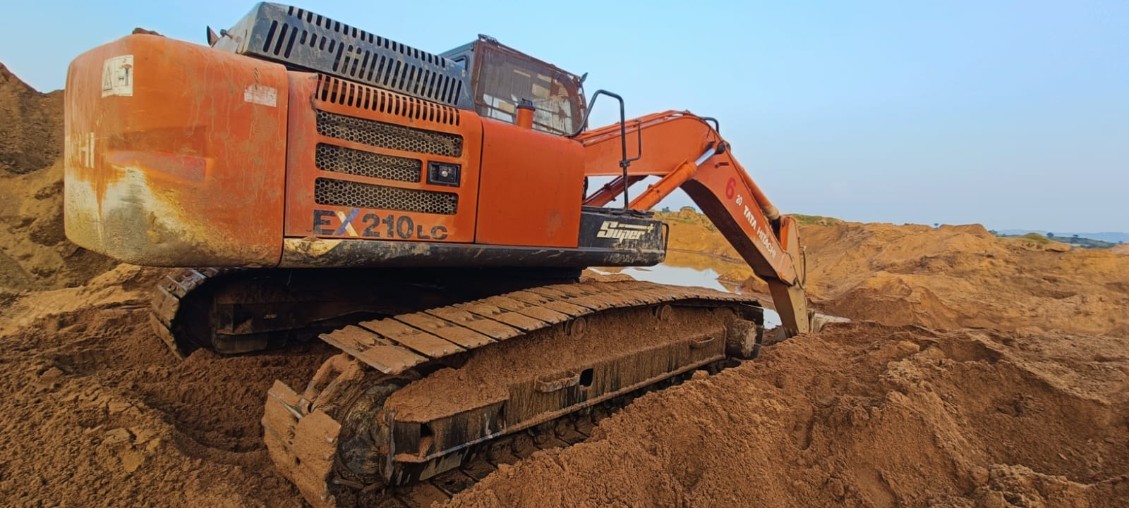 Hitachi EX210LC — Uttar Pradesh